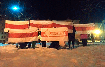 Белорусы празднуют перенос ЧМ по хоккею из Минска