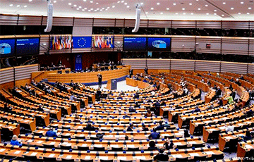 Еще восемь европейских парламентариев стали «крестными» белорусских политзаключенных