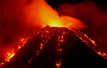 В Италии начал извергаться вулкан Этна