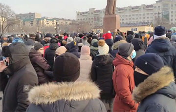 Тысячи россиян вышли на акции протеста в поддержку Алексея Навального