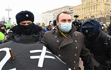 Во Владивостоке произошли жесткие столкновения протестующих с ОМОНом