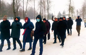 Жыхары Дзяржынска правялі марш у цэнтральным парку