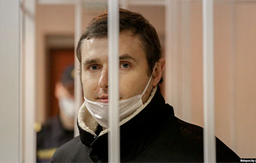 Минский суд не смог вместить всех желающих поддержать блогера Павла Спирина