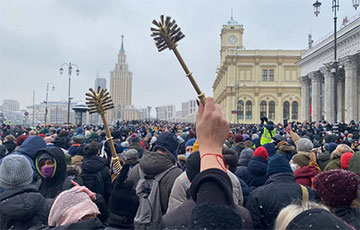Штаб Навального: На акции протеста в России вышло 200–300 тысяч человек