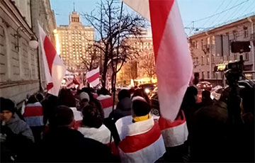 В Киеве проходит Марш памяти о белорусском Герое Украины Михаиле Жизневском