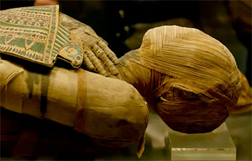 Ученые разгадали тайну глиняного панциря мумии, которую положили в чужой саркофаг