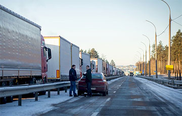 Перед выходными на границе Беларуси с ЕС скопилось более двух тысяч фур