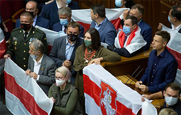 Украинская депутат София Федына — белорусам: Не останавливайтесь, идите напролом и вперед