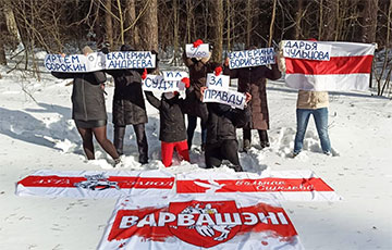 Медики с самого утра вышли на акции в поддержку Артема Сорокина и  Екатерины Борисевич