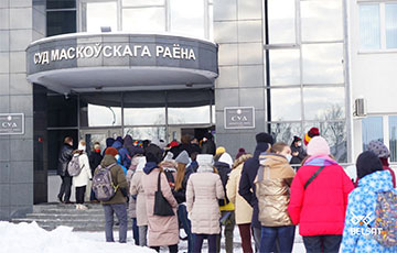 Политзаключенного Виктора Бабарико доставили на незаконный суд