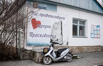 На хуторе близ Дворца