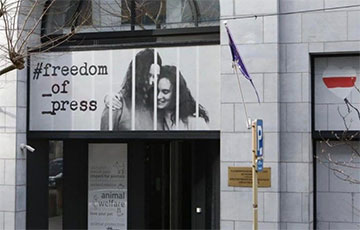 Banner in Support of Belarusian Journalists Was Displayed in the Center of Brussels