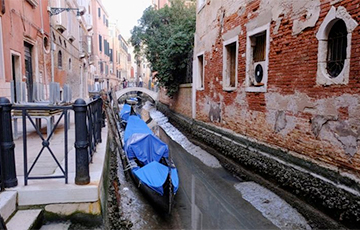 В Венеции пересохли знаменитые каналы: фоторепортаж
