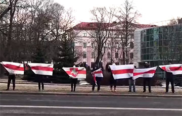 Жители Романовской Слободы с самого утра вышли на акцию в центре Минска