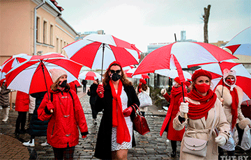 Купаловцы поздравили белорусских женщин