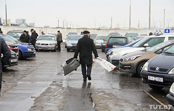 «Теперь ни машины, ни денег»: как белорусы покупают авто, а потом узнают, что они принадлежат банку