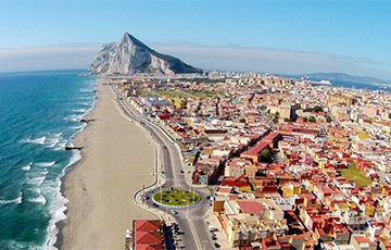 Гибралтар первым в мире вакцинировал все взрослое население от коронавируса