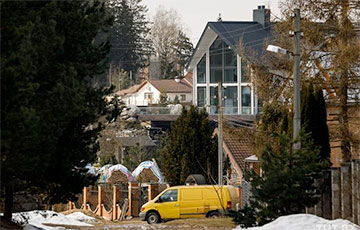 Гектар земли и дома под Минском: как выглядят владения задержанного в Конго бизнесмена Зингмана