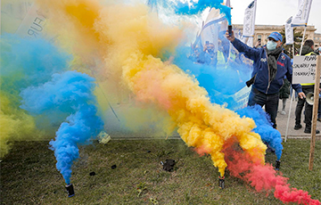 В столице Румынии протестующие заблокировали метро