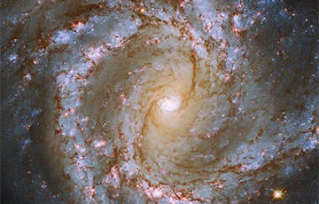 Ученые создали уникальное изображение гигантской галактики