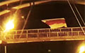 Мянчук выйшаў на пікет з бел-чырвона-белым сцягам у раёне максімальнай канцэнтрацыі кіроўцаў