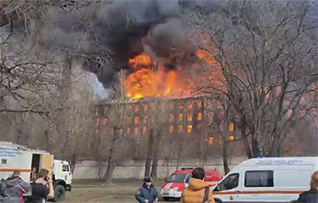 У Пецярбургу загарэўся будынак «Неўскай мануфактуры»
