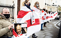 Белорусы Великобритании вышли на акцию к офису Motorola и посольству Норвегии