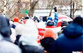 Минчане вышли на марш в районе Камвольного комбината