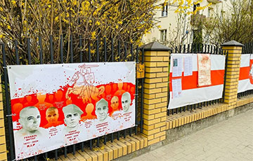 Banners With Heroes of Protests Appeared At the Consulate General of Belarus in Bialystok