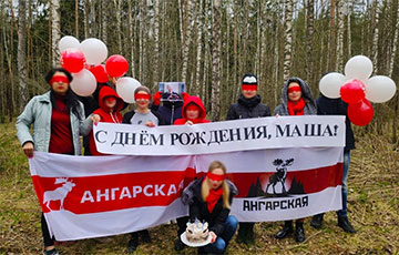 Белорусы выходят на акции солидарности