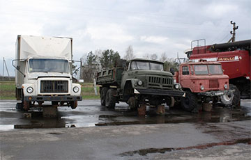 Conditions In Which Belarusian Mechanics Live During Sowing Season: Shocking Photos