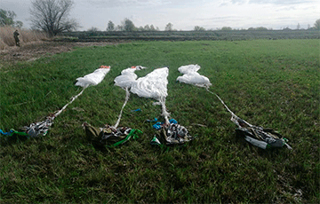 Украінскія памежнікі знайшлі каля мяжы з РФ торбы з парашутамі