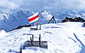 Белорус шел на Эльбрус — и обнаружил национальный флаг на высоте 4100 метров