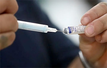 Стало известно, кому в Беларуси будут делать прививки от COVID-19