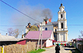 Костел в Будславе горит открытым пламенем