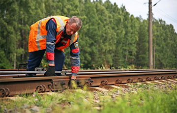 Belarusian Railway Workers Community: Tracks On Which They Load Military Equipment Blown Up At Aziaryshcha Station