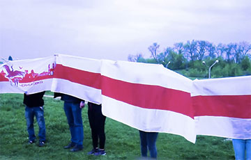 Vitsebsk Residents Protested Under White-Red-White Flags