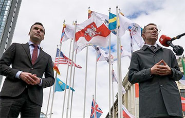 У жителей Латвии появился еще один повод гордиться главой МИД и мэром Риги