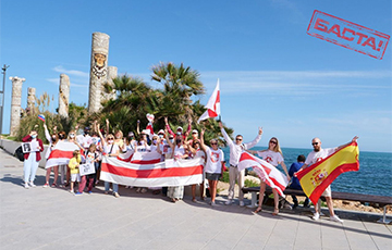 World Stands In Solidarity With Struggling Belarusians