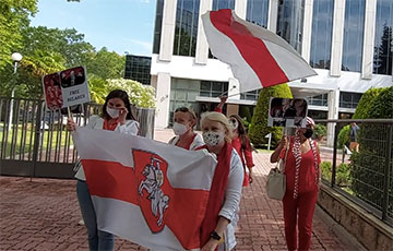 Belarusians Of Spain Picketed Lukashenka Embassy In Madrid