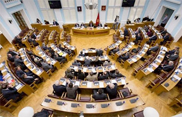 Парламент Чарнагорыі звольніў міністра за адмаўленне генацыду ў Срэбраніцы