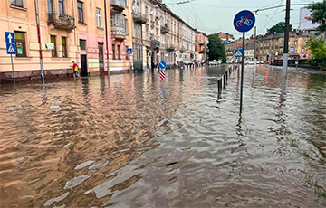На Львов обрушилась сильная буря: фото и видео