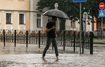 У цэнтры Берасця пасля залевы вуліцы ператварыліся ў рэкі: фота