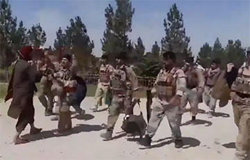 Батальон афганских коммандос со всем вооружением сдался талибам