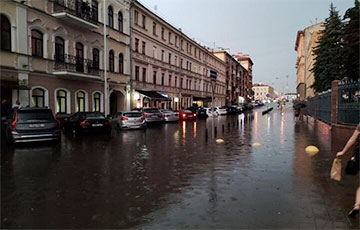 Потоп в «Васильках», реки на улицах: Минск накрыла стихия
