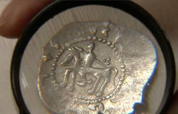 Житель Вильнюса вышел погулять и нашел клад с монетами времен Ягайло