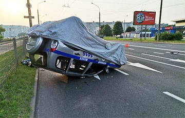 В Минске автомобиль милиции попал в ДТП и перевернулся