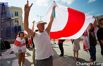 В центре Варшавы прошел марш с требованиями ужесточить санкции против белорусского режима
