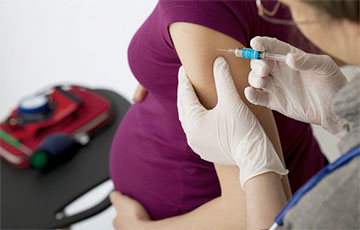 Эксперты объяснили, можно ли беременным вакцинироваться от коронавируса