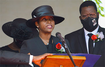 СМИ сообщили об отъезде из Гаити жены убитого президента
